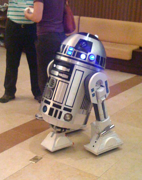 R2 arrived at the convention.