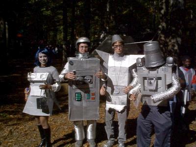 Also on the saturday of closing weekend at MDRF, I ran into a bunch ofrobots, complete with sounds effects, and silvery materials. They were gracious enough to swing around when I complained about the angle of thesun, and hence I got a decent picture despite the tree cover. :)