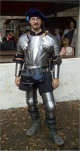 I finally managed to wear full plate armour to the RenFest! This past winter Iordered it, and during the summer months a friend helped me to fit and adjustit. Two days before htis picture, I had finally put in the grommets I neededto wear the pauldrons (shoulder pieces), and so this was my second day at fairewith my armour. And talk about suffering for one's art... Armour is definitely that. Whether it'schainmaille or plate, 50+ pounds of steel can be painful by the end of the day.