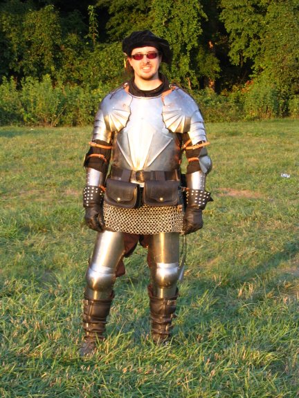End of the day, out in the parking area. After a long day in armor, it's nice to pull it all off... but I wouldn't trade it. I like to get theplate armor out to faire a couple times each season.