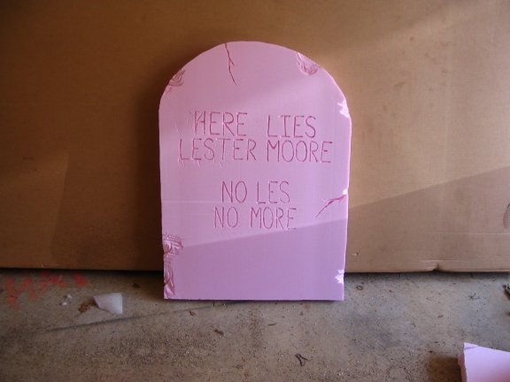 Gravestone project, using foamboard. For my<A href="//halloween.necrobones.com/">Halloween projects</A>.