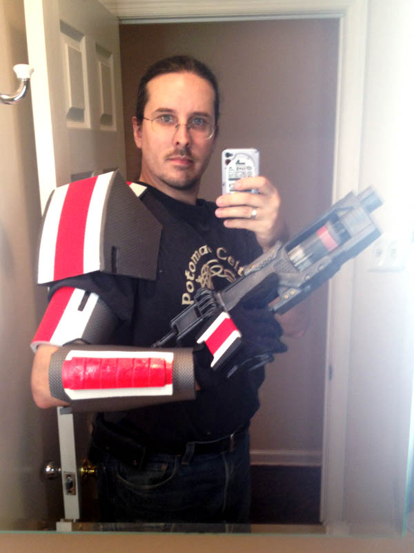 Mass Effect, Commander Shepard, N7 Armor: Testing the look/fit of the arm pieces.