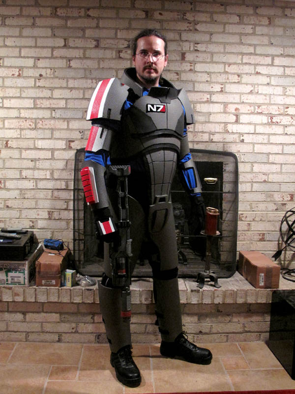 Mass Effect, Commander Shepard, N7 Armor: Finally able to try everything on, but still missing leg and back & collar details.